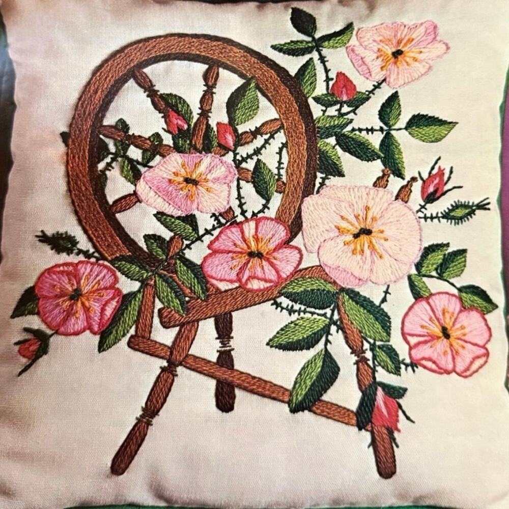 Vintage Avon Crewel Kit • Spinning Wheel & Wild Roses • 1975 Pillow Project - Picture 2 of 10